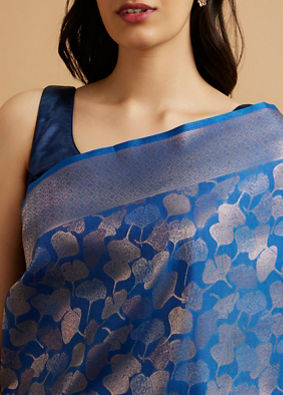 alt message - Mohey Women Indigo Blue Leaf Patterned Saree image number 3